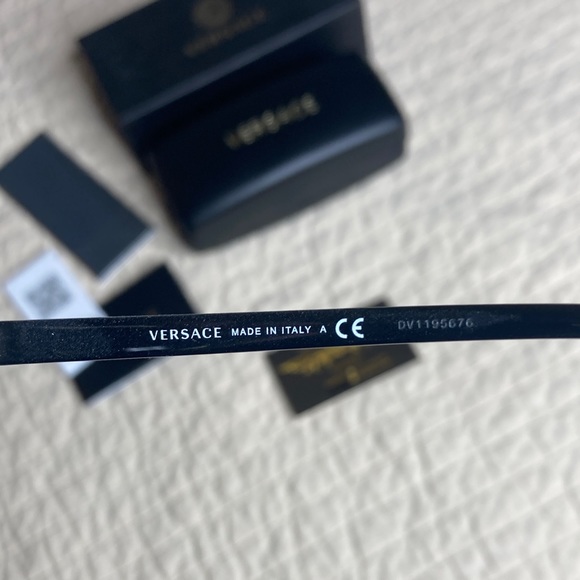 Versace Sunglasses VE2140 - Picture 3 of 3